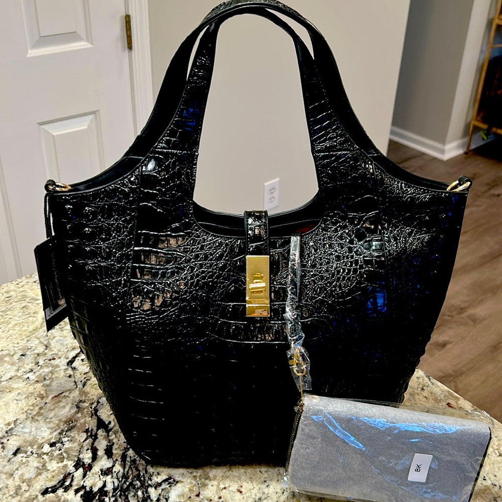 Black PETA approved Vegan purse/matching wallet beautiful